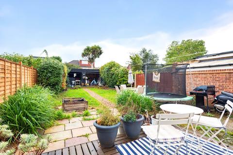 18 Hazel Grove, Staines-upon-thames, TW18 1JL