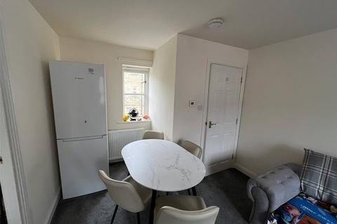 2 bedroom apartment for sale, Olivia Court, Boothtown, Halifax, HX3