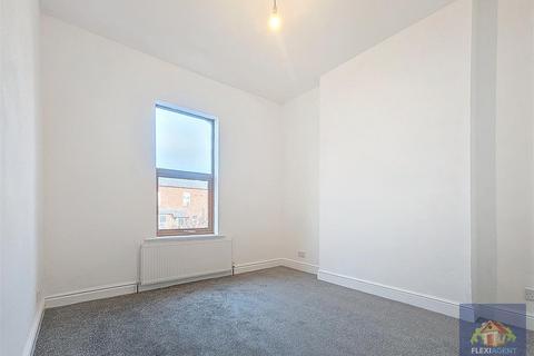 2 bedroom flat to rent, Gordon Avenue, Southport PR9