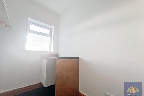 2 bedroom flat to rent, Gordon Avenue, Southport PR9