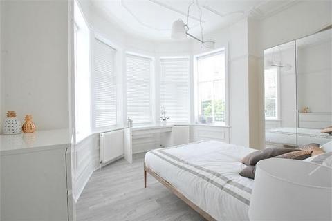 2 bedroom flat for sale, Carlton Mansions, Chichele Road, London NW2