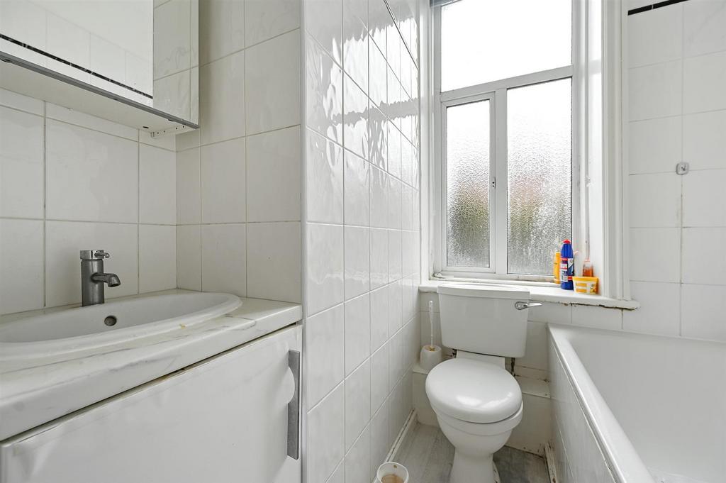 LR - 2 Carlton Mansions - Bathroom A3 (1).jpg