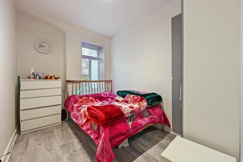 2 bedroom flat for sale, Carlton Mansions, Chichele Road, London NW2