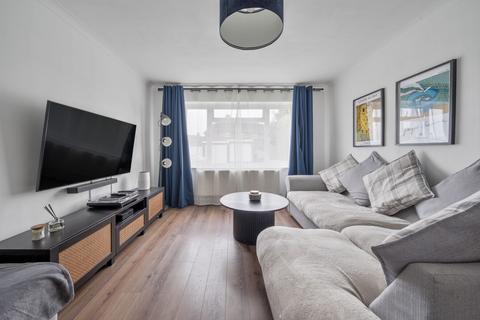 1 bedroom flat for sale, Worplesdon Road, Surrey GU2