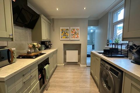 3 bedroom terraced house for sale, Grosvenor Road, Abertillery. NP131PA