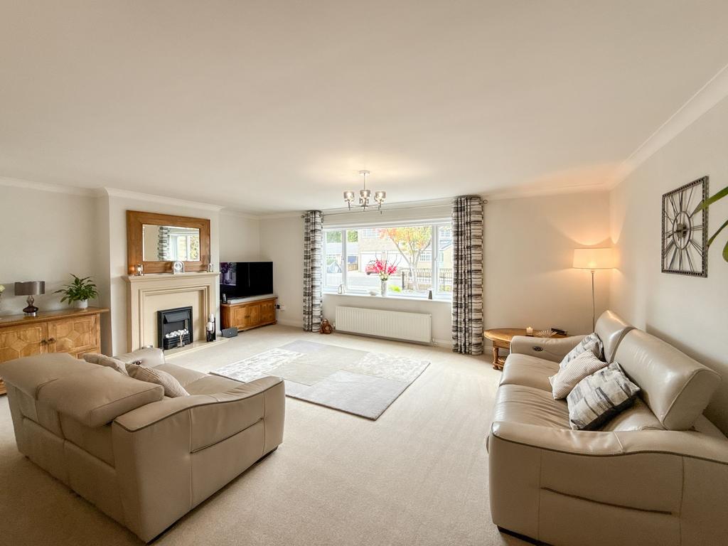 Lounge/Dining Room