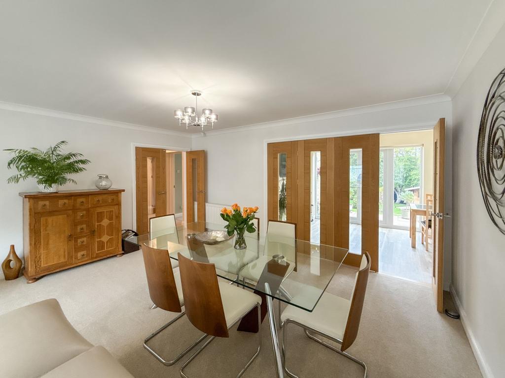 Lounge/Dining Room
