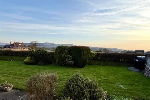 undefined, Golwg Y Mynydd, Llangadog