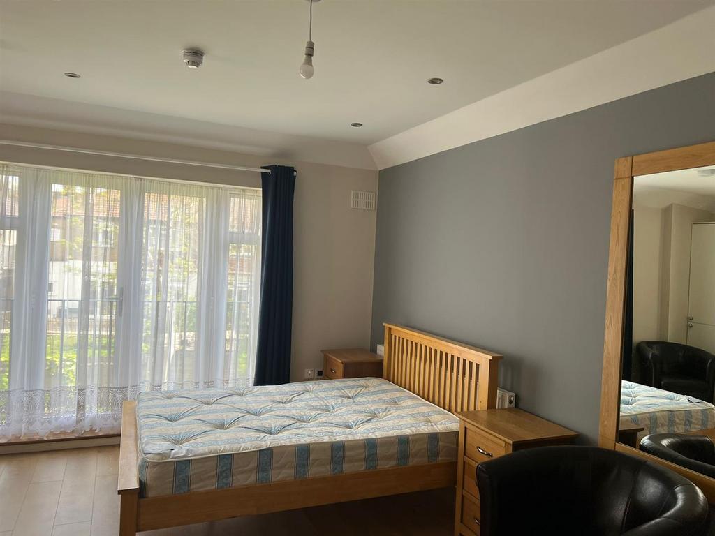 Bedroom..jpg