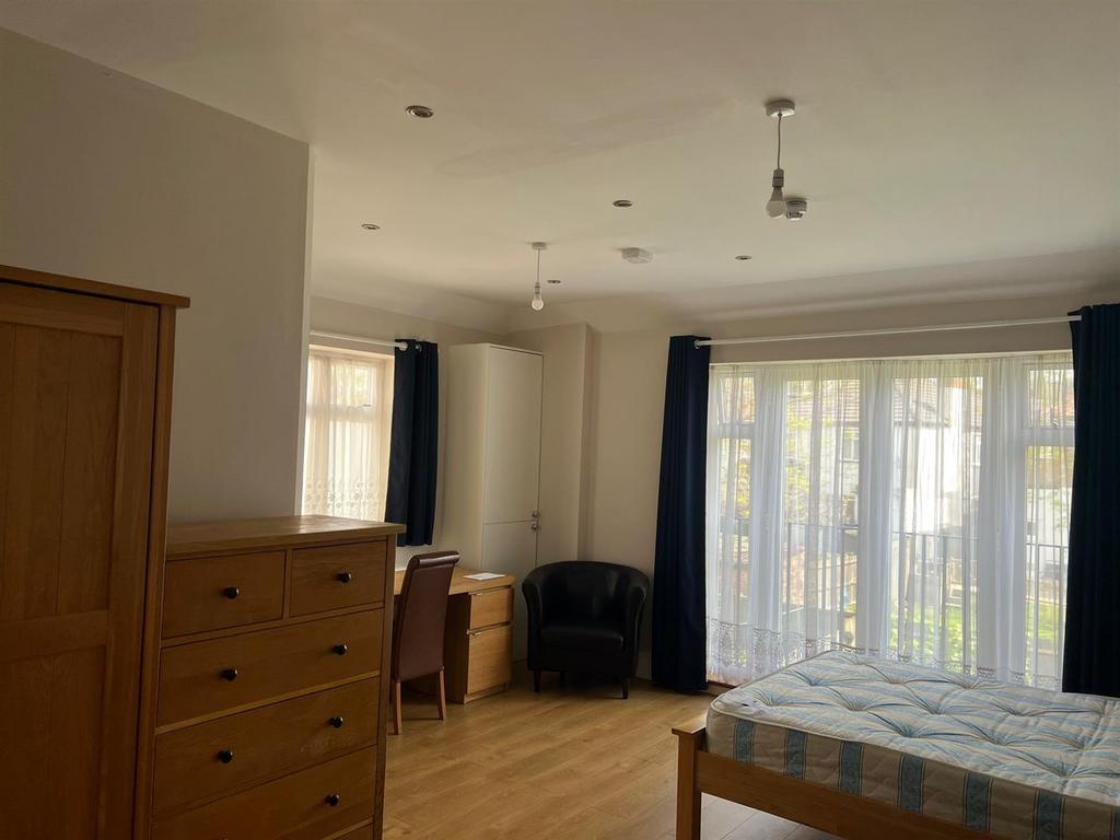 Bedroom...jpg