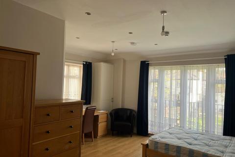 undefined, Park Avenue North, London