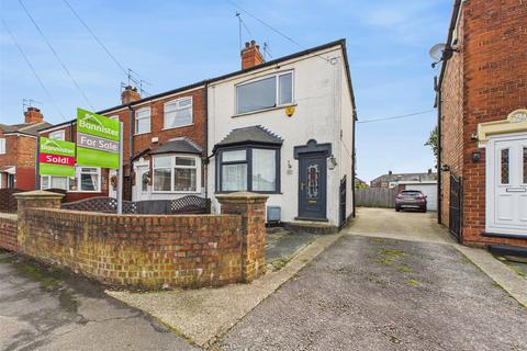 3 bedroom end of terrace house for sale, Seaton Road, Hessle