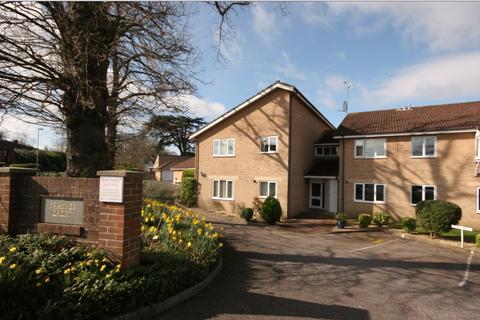 2 bedroom flat to rent, Crookham Road, Hart GU51