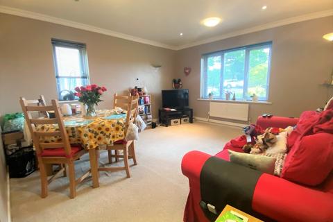 2 bedroom flat to rent, Crookham Road, Hart GU51