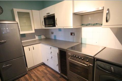 2 bedroom flat to rent, Crookham Road, Hart GU51