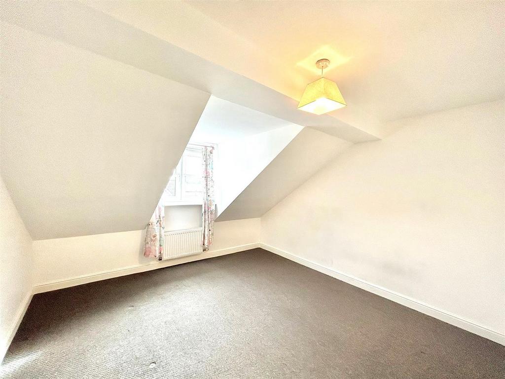 Loft Room2.jpg