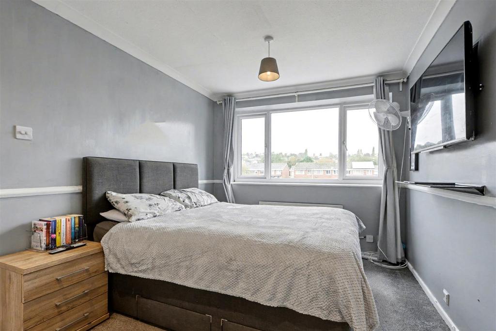 Bedroom 1 2.jpeg