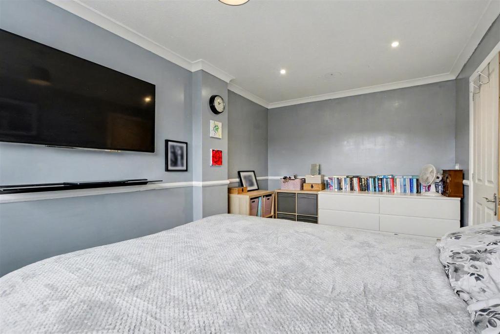 Bedroom 1 4.jpeg