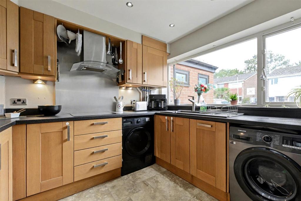 Kitchen 1.jpeg