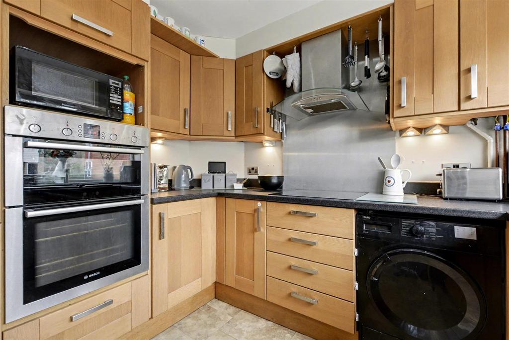 Kitchen 2.jpeg