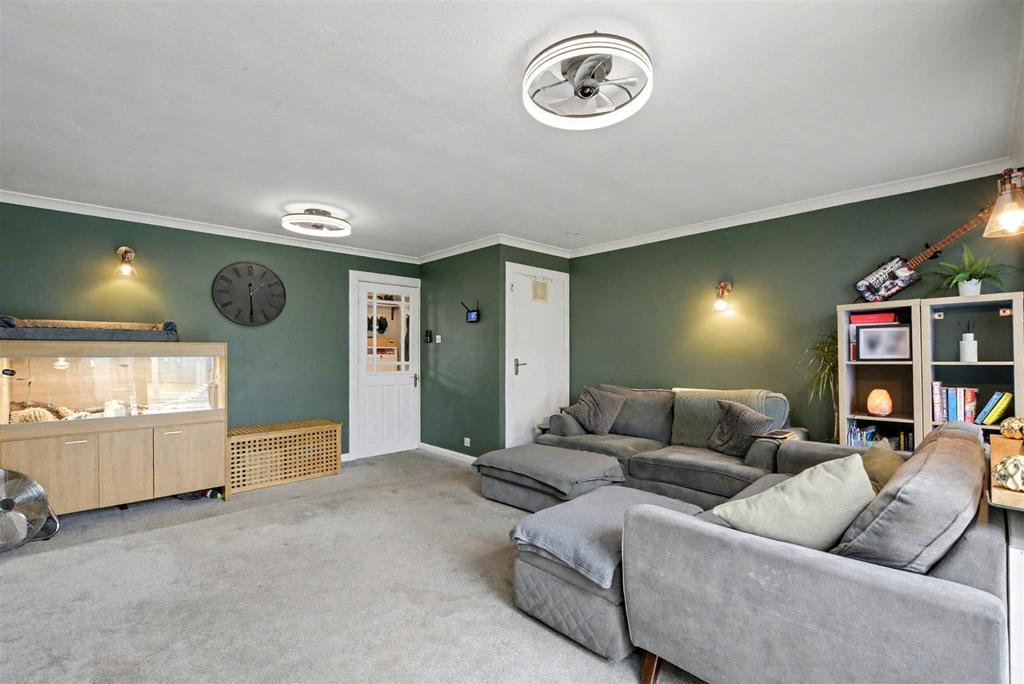 Lounge 1.jpeg