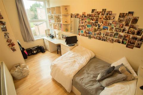 6 bedroom terraced house to rent, Richmond Avenue, Hyde Park, Leeds, LS6 1DB
