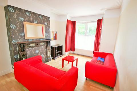 6 bedroom terraced house to rent, Richmond Avenue, Hyde Park, Leeds, LS6 1DB