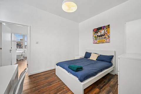 4 bedroom apartment to rent, Earls Court Road, Earl's Court, London, SW5