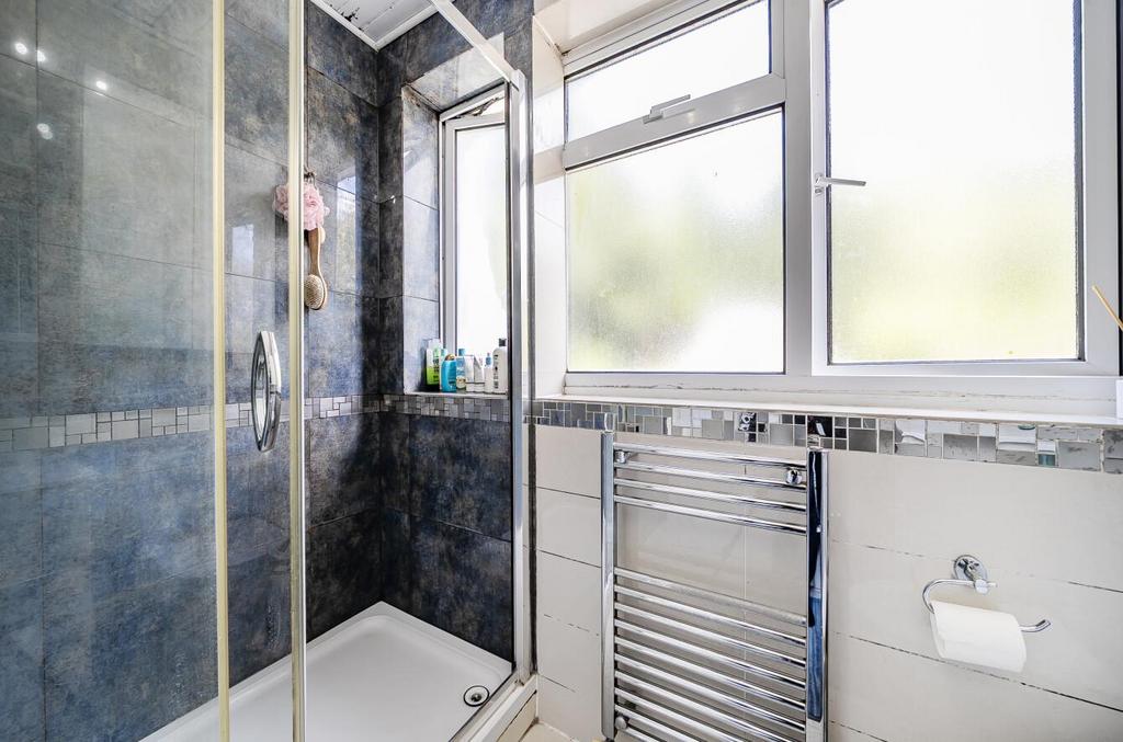 Davidson Frost-Wellings, DFW, Vernon Drive, Shower