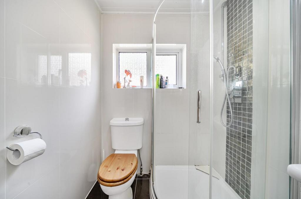 Davidson Frost-Wellings, DFW, Vernon Drive, Shower