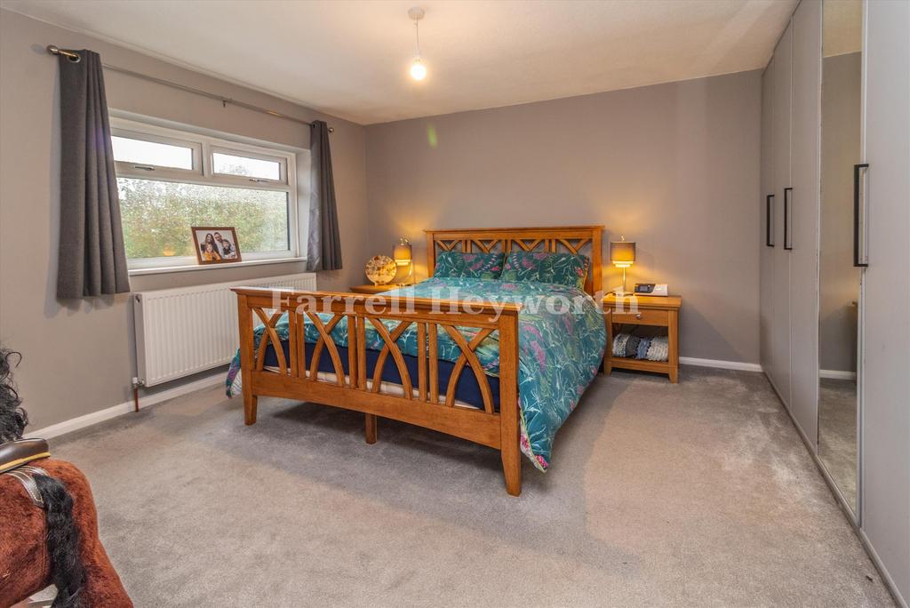 Bedroom 1 image 2