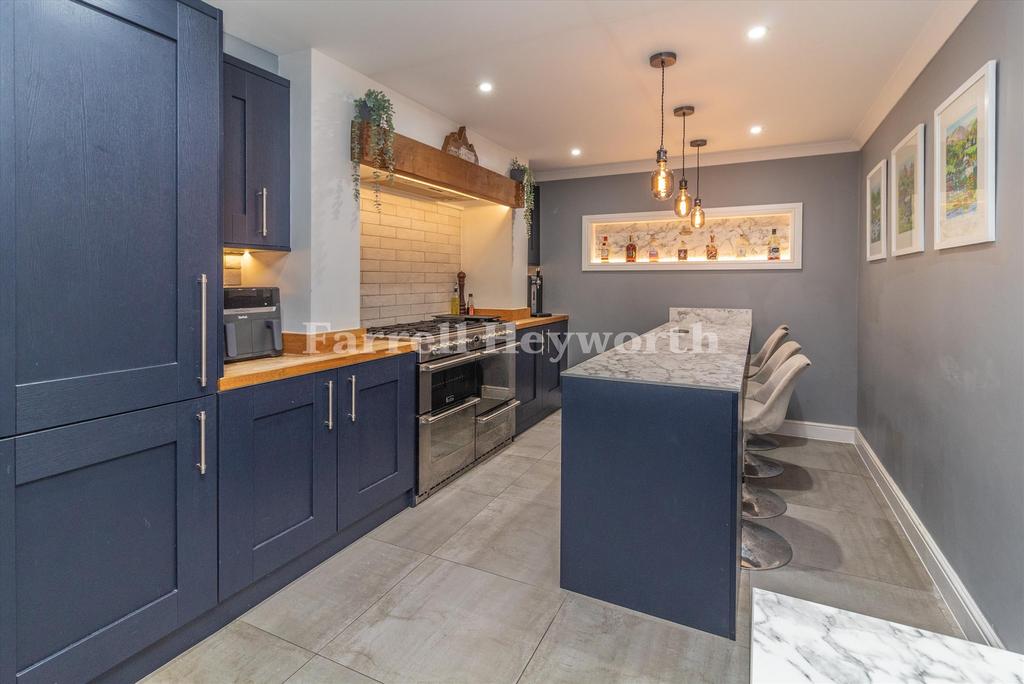Kitchen image 6