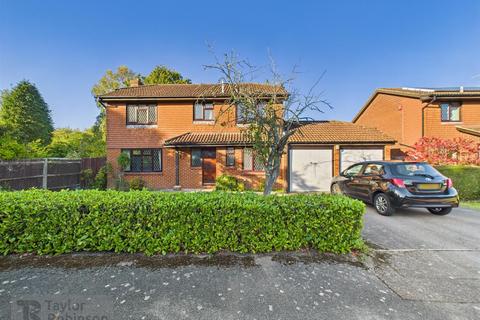 undefined, Crowhurst Close, Worth
