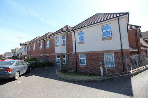 2 bedroom flat to rent, Hythe Road, Sittingbourne ME10