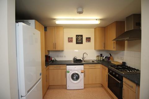 2 bedroom flat to rent, Hythe Road, Sittingbourne ME10