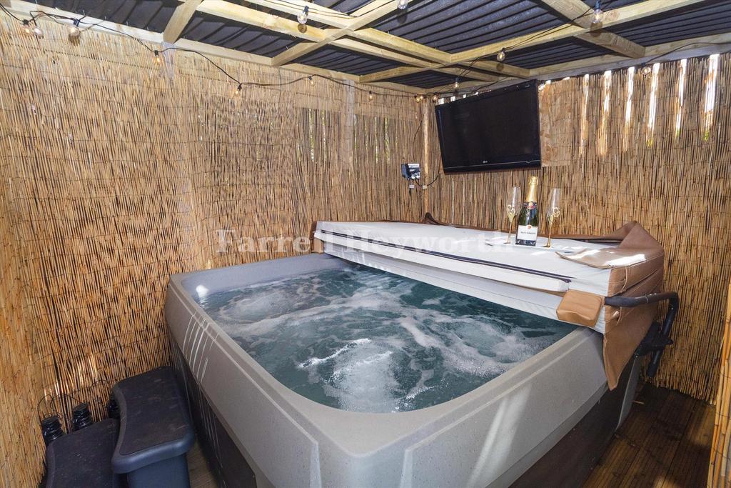 Outdoor Hot Tub