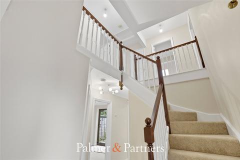 4 bedroom detached house for sale, Vellacotts, Essex CM1