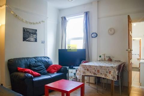 4 bedroom terraced house to rent, Harrow Road, Birmingham B29