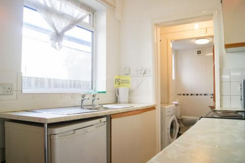 4 bedroom terraced house to rent, Harrow Road, Birmingham B29