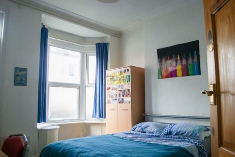 4 bedroom terraced house to rent, Harrow Road, Birmingham B29