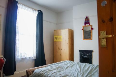 4 bedroom terraced house to rent, Harrow Road, Birmingham B29