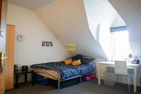 4 bedroom terraced house to rent, Harrow Road, Birmingham B29