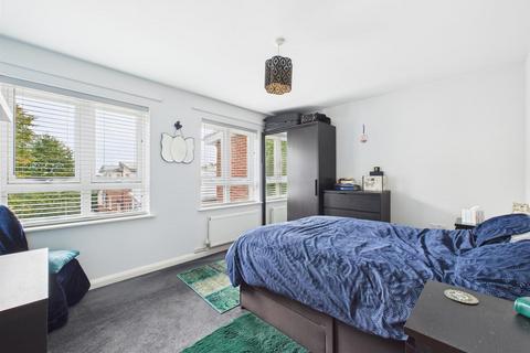 15 Burway Close, South Croydon, CR2 7AY