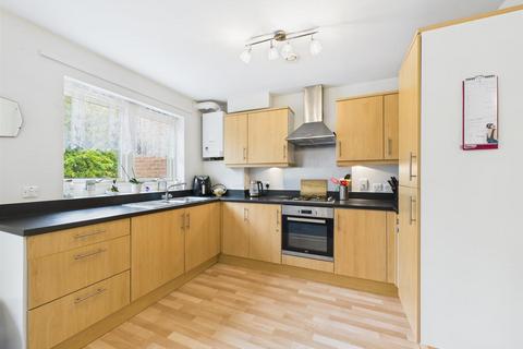 15 Burway Close, South Croydon, CR2 7AY