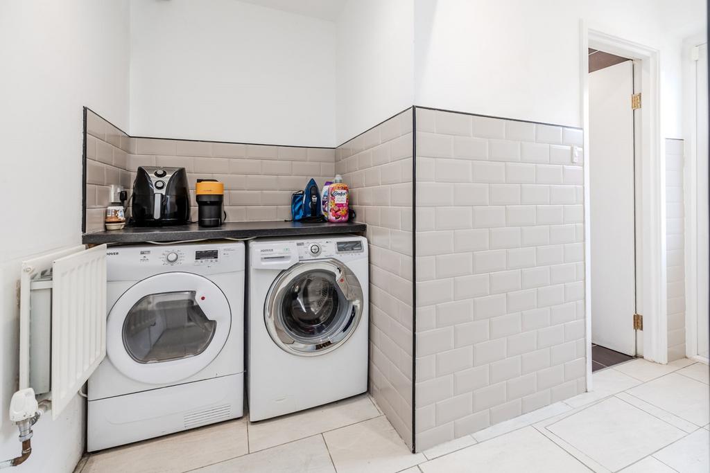 21 Woolsington Gardens NE138 AP-1