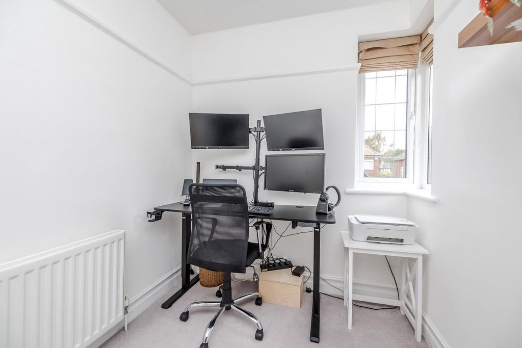 21 Woolsington Gardens NE138 AP-32