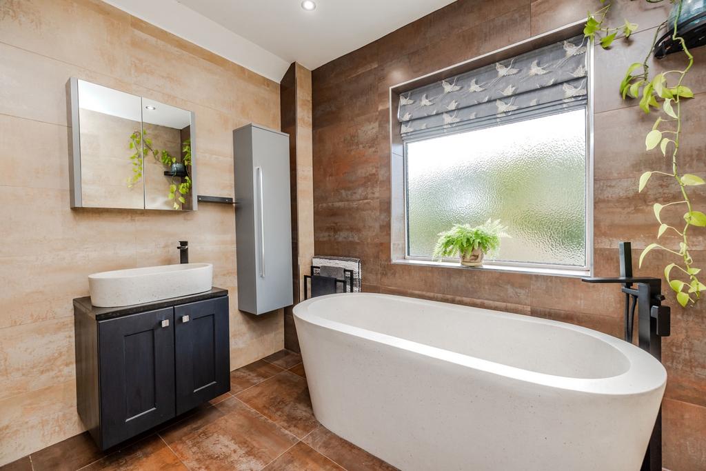 21 Woolsington Gardens NE138 AP-19
