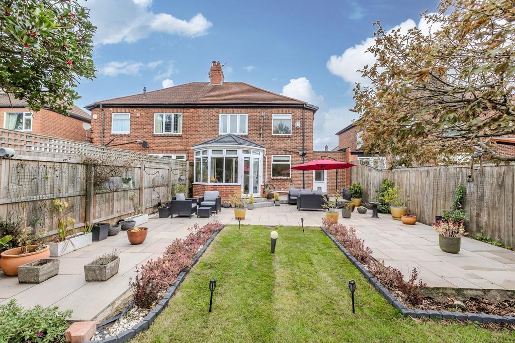 21 Woolsington Gardens NE138 AP-38