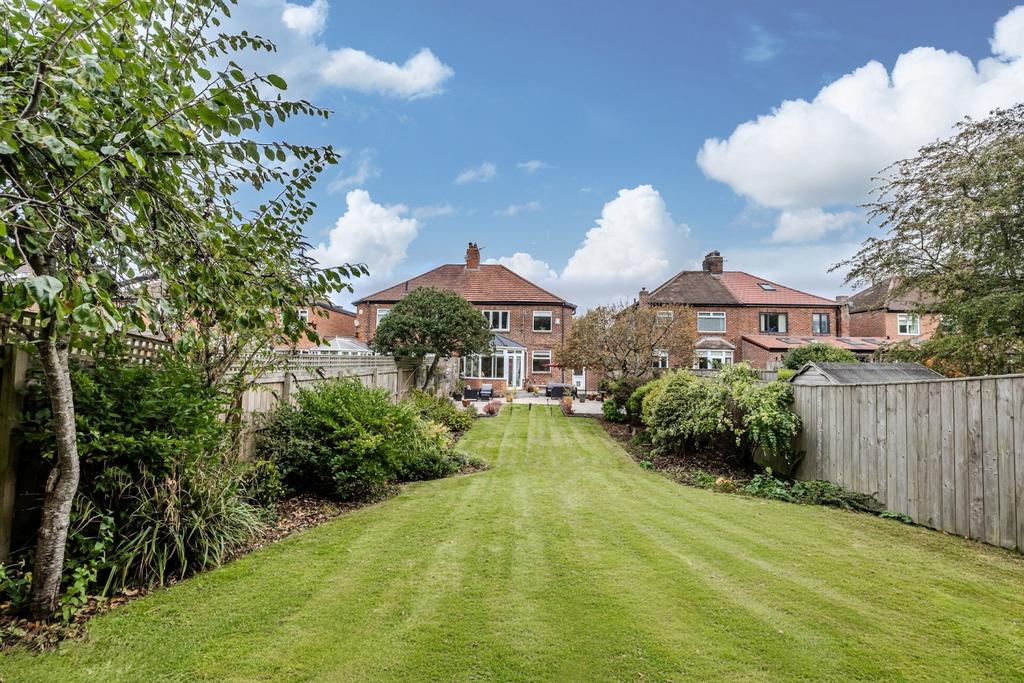 21 Woolsington Gardens NE138 AP-40