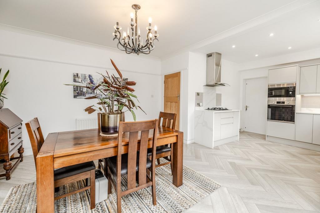 21 Woolsington Gardens NE138 AP-10